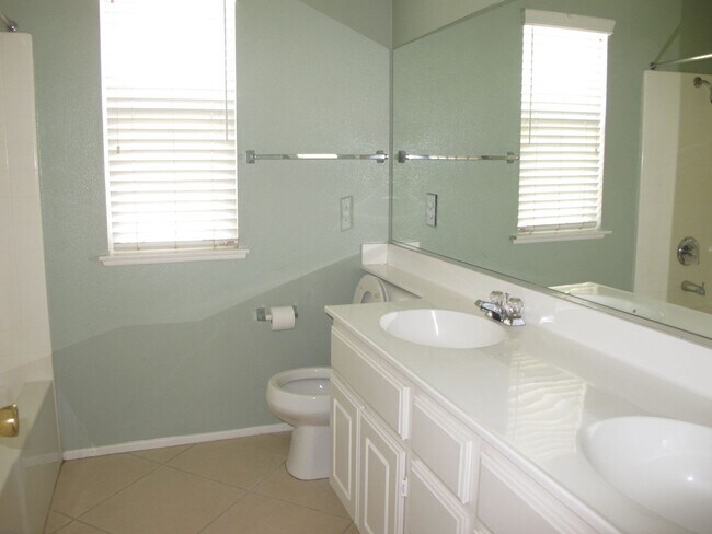 Building Photo - Four Bedroom Three Bathroom Home in Murrieta!