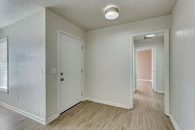 Building Photo - WELCOME HOME FOR THE HOLIDAYS