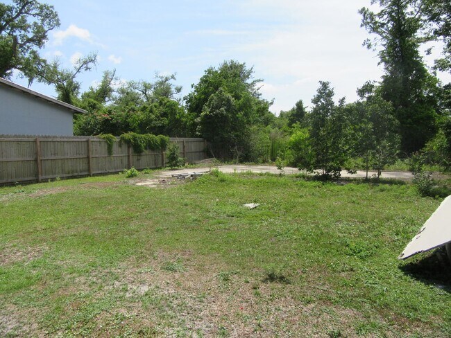 Building Photo - 708 S Hwy 22 A
