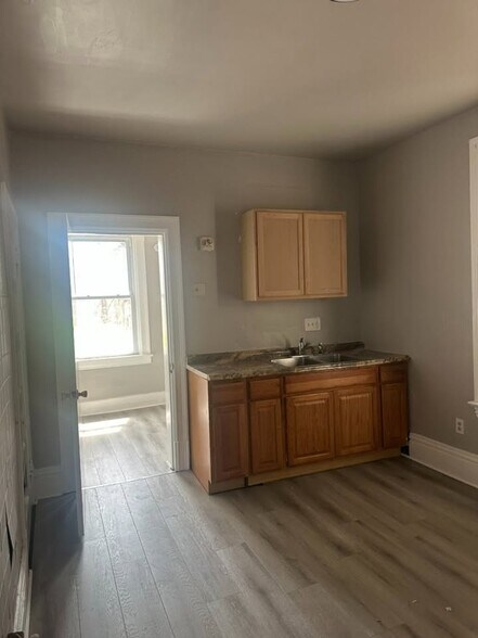 Building Photo - 453 3rd St