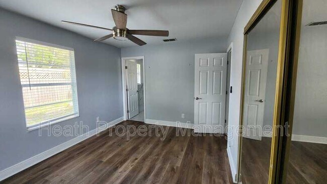 Building Photo - 2205 Calexico Way S