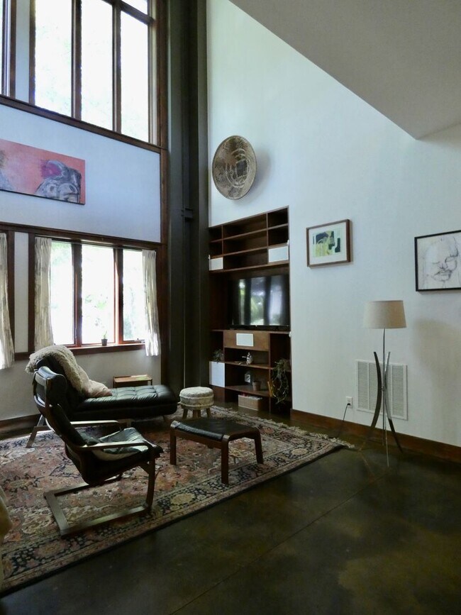 Building Photo - West Asheville Oasis