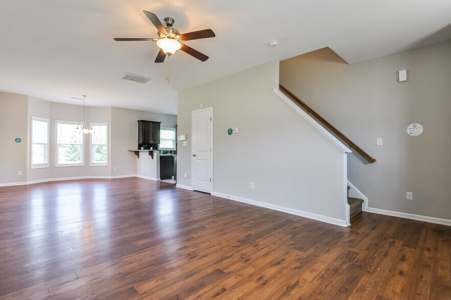 Building Photo - 229 Darecrest Ln