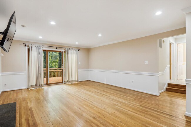 Building Photo - 5 BR 4.5 BA home with inground heated pool and extensive hardscape!