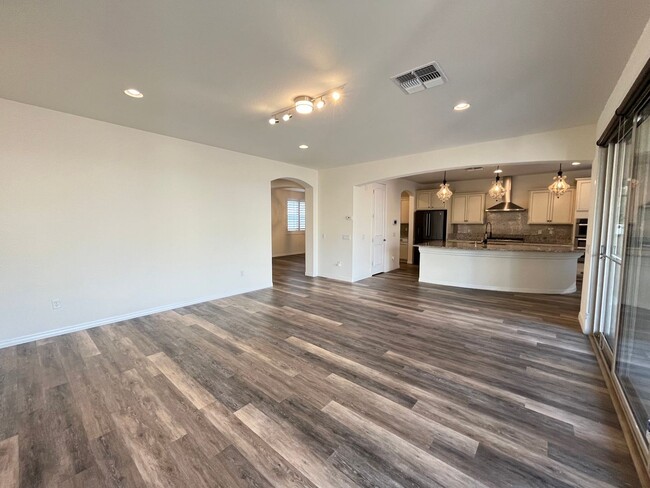 Building Photo - 4-bedroom, 4-bathroom home in the vibrant ...