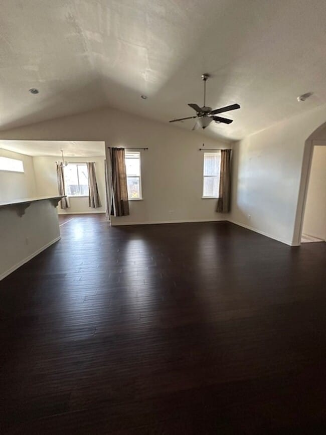Building Photo - Spacious 3-Bedroom Home with Dedicated Off...