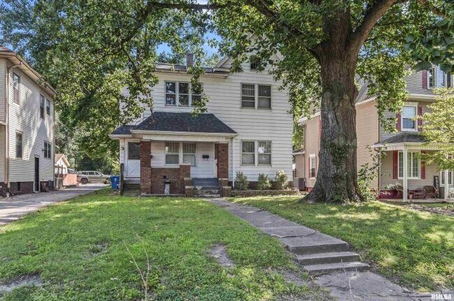 Building Photo - 1214 W Monroe St