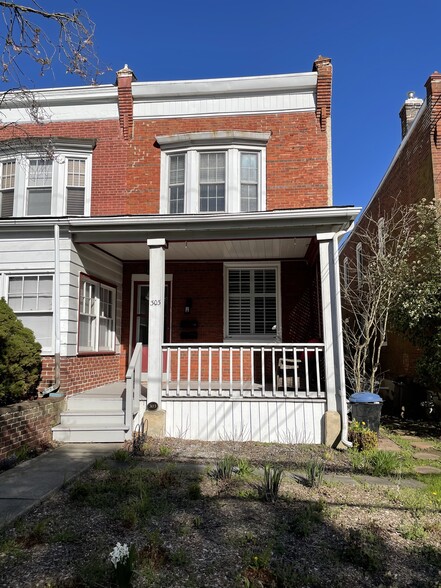 Building Photo - 303 S Olive St