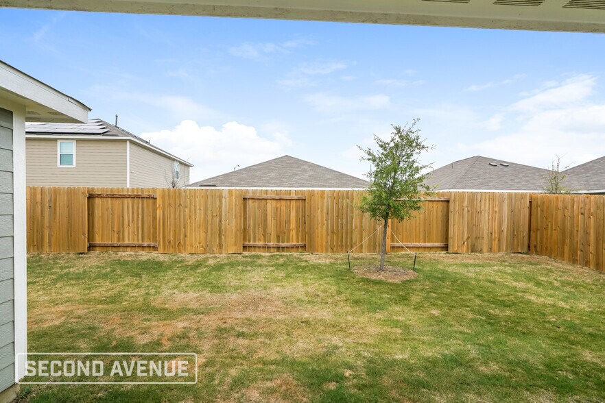 Building Photo - 9632 Sierra Grande Dr