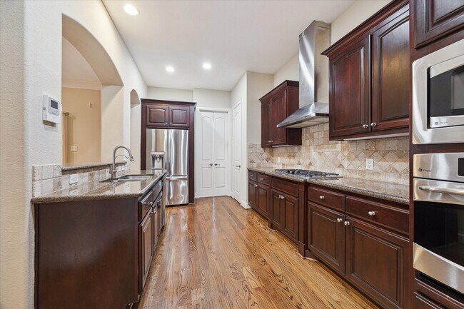 Building Photo - 607 Oakley St