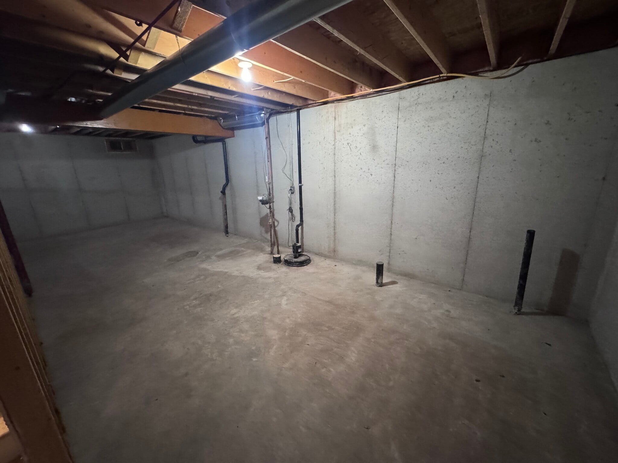 Building Photo - 629 E Pine St