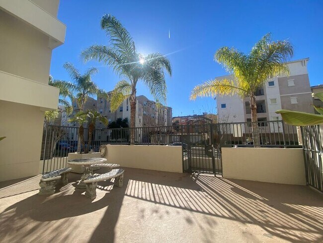 Building Photo - 5540 Lindo Paseo