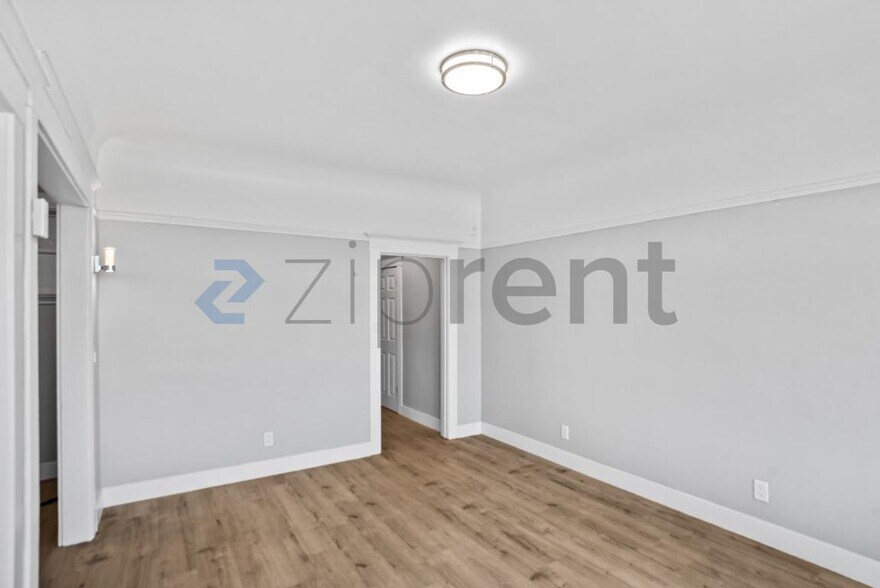 Building Photo - Unit 411