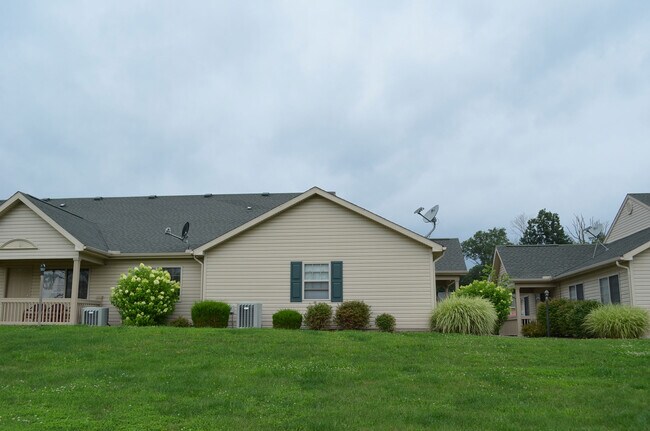 Building Photo - 801 Altamonte Dr