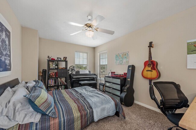 Building Photo - AUGUST 2026 PRE-LEASE!! COME TOUR THIS AMAZING 4 bed, 4 bath Home!!