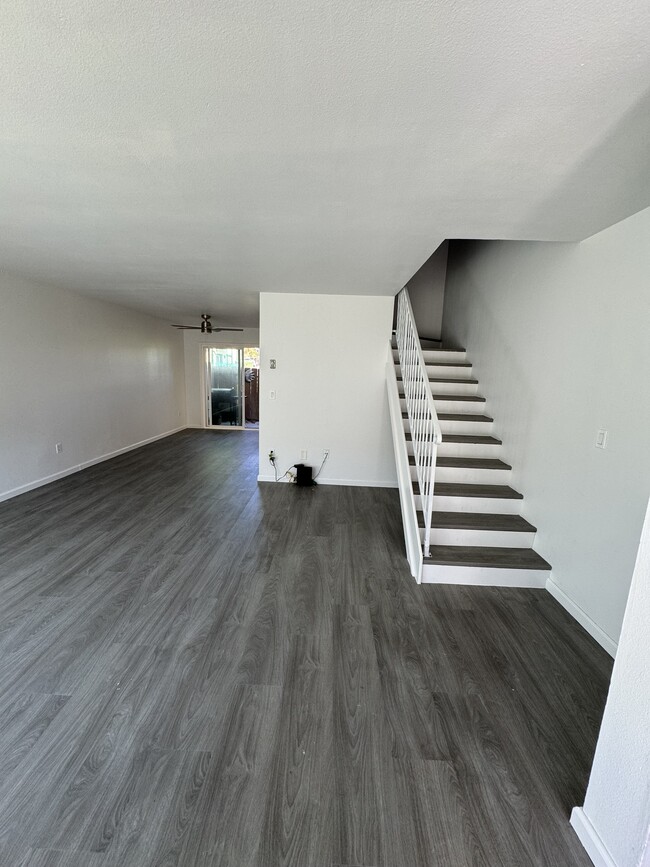 Building Photo - 1434 Hilltop Dr