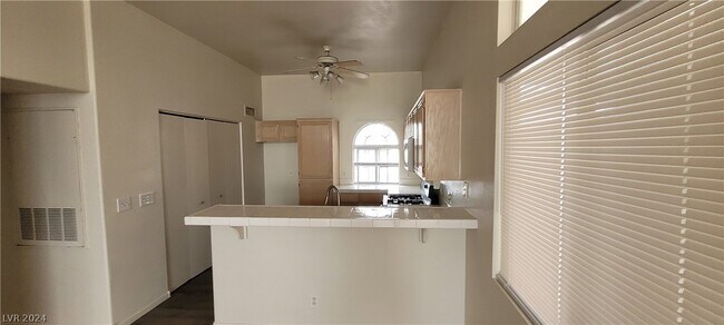 Building Photo - 3125 N Buffalo Dr