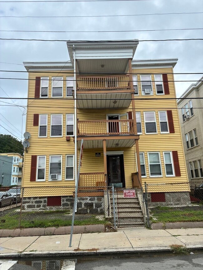 Building Photo - 120 Capen St
