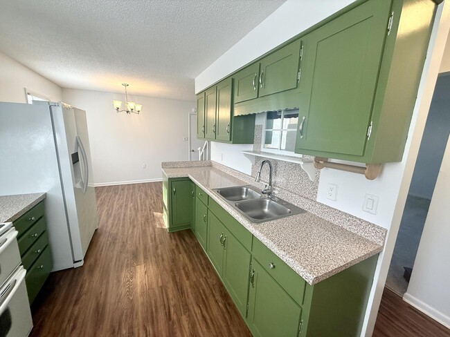 Building Photo - 1405 Webb Ridge Rd