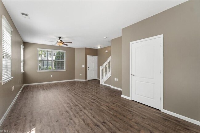 Building Photo - 1526 Hambledon Loop
