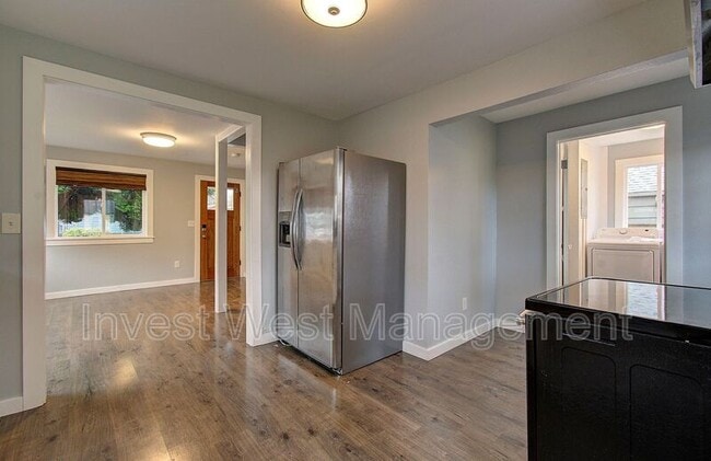 Building Photo - 2306 E 27th St