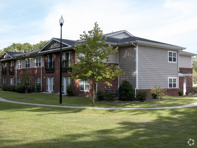 Exterior - Dogwood Manor