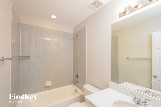 Building Photo - 10615 Akron St