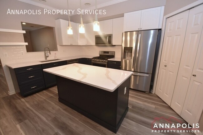 Building Photo - 30 Harbour Heights Dr