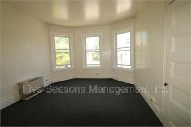 Building Photo - 39 Buell St