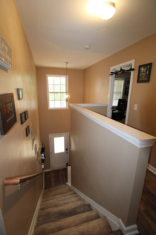 Building Photo - 1425 Mayfield Dr