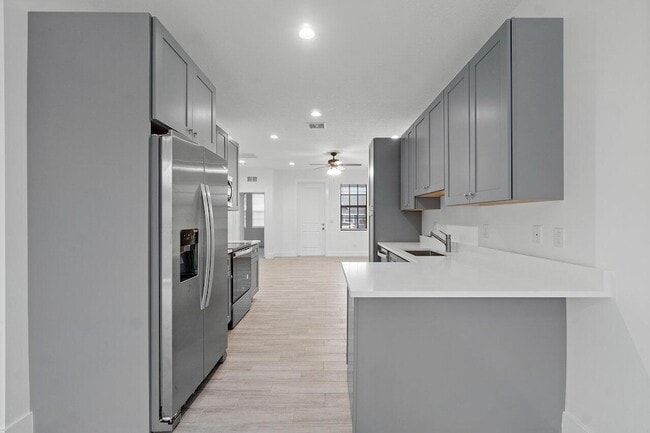 Building Photo - 911 8th St