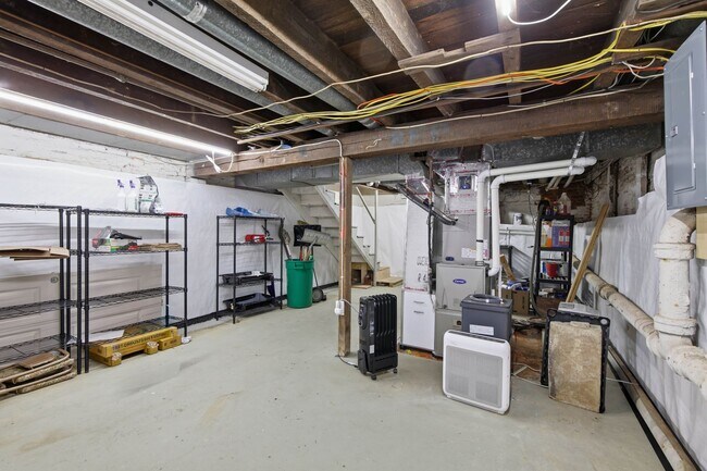 Building Photo - Beautiful 3BR 1.5 Townhouse in North East Lancaster City!