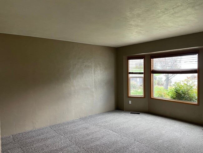 Building Photo - Great Property- 3 Bedroom 2 Bath Home w/Large Deck and Patio Area