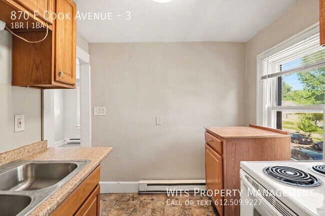 Building Photo - 870 Cook Ave E