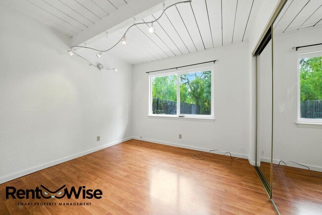 Building Photo - 2170 Clayton Dr