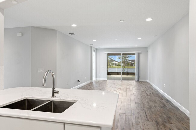 Building Photo - 8134 Loren Cove Dr