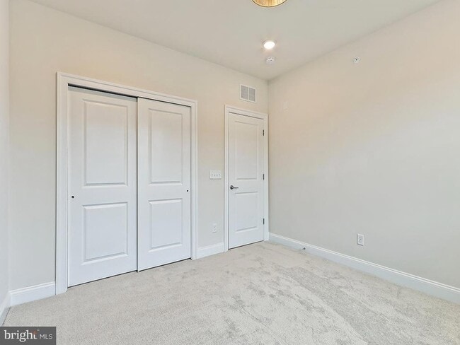 Building Photo - 715 Parker Blvd