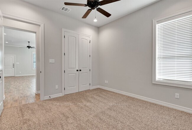 Building Photo - 311 Fairway Dr