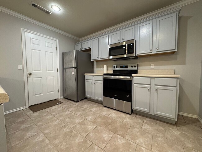 Building Photo - ***1582 Willowbrook Dr***