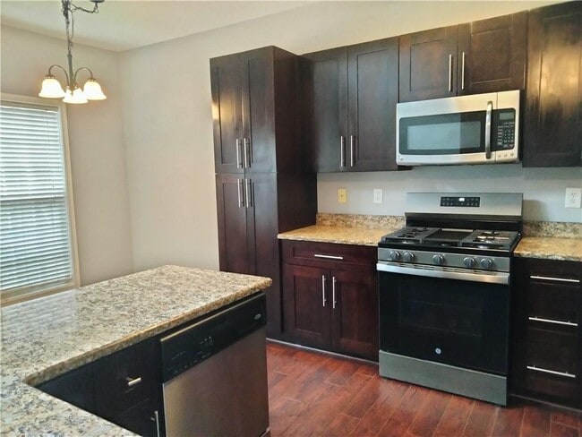 Building Photo - 3299 Hampton Green Way