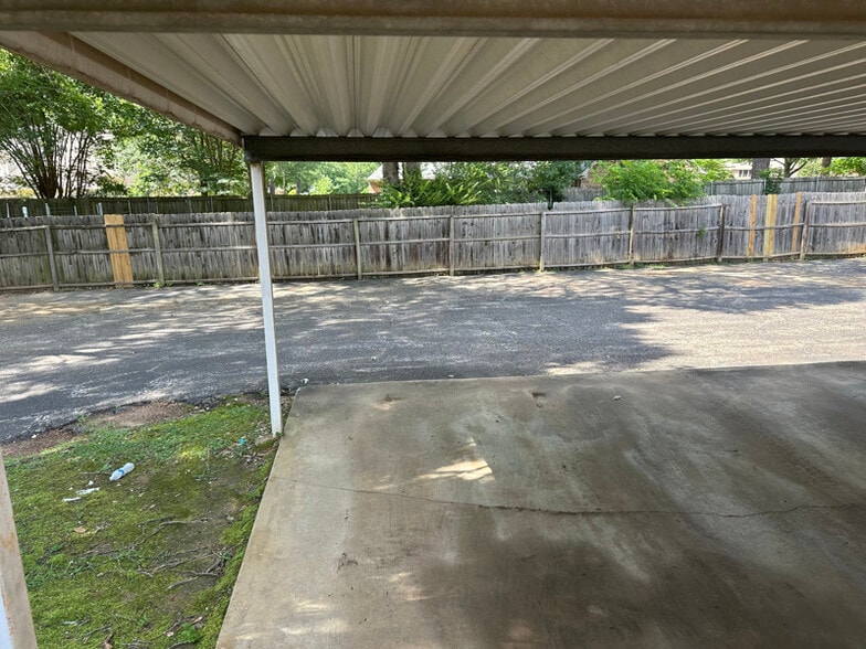 Building Photo - 1429 W Fairmont St