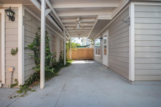 Building Photo - 2208 Melissa Oaks Ln