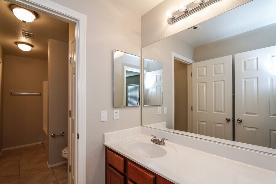 Building Photo - 132 Rolling Cove Ave