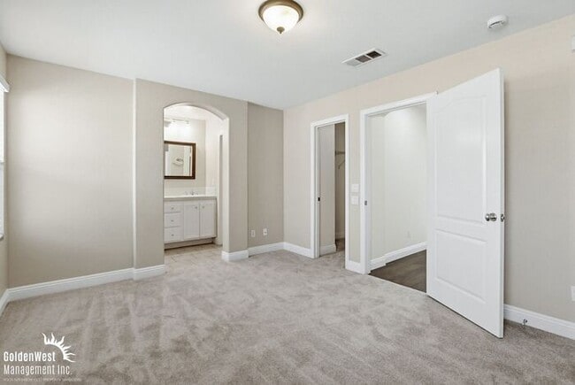 Building Photo - Beautiful 3Bdm 2.5Ba Townhome in a Prime San Marcos Location