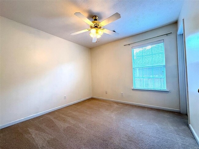 Building Photo - 1684 Hawthorne Ln