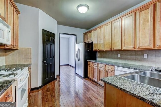 Building Photo - 1754 Oak Brook Ln NW