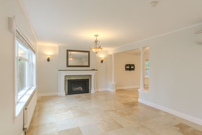 Building Photo - 3bd/1.75ba Seattle Home