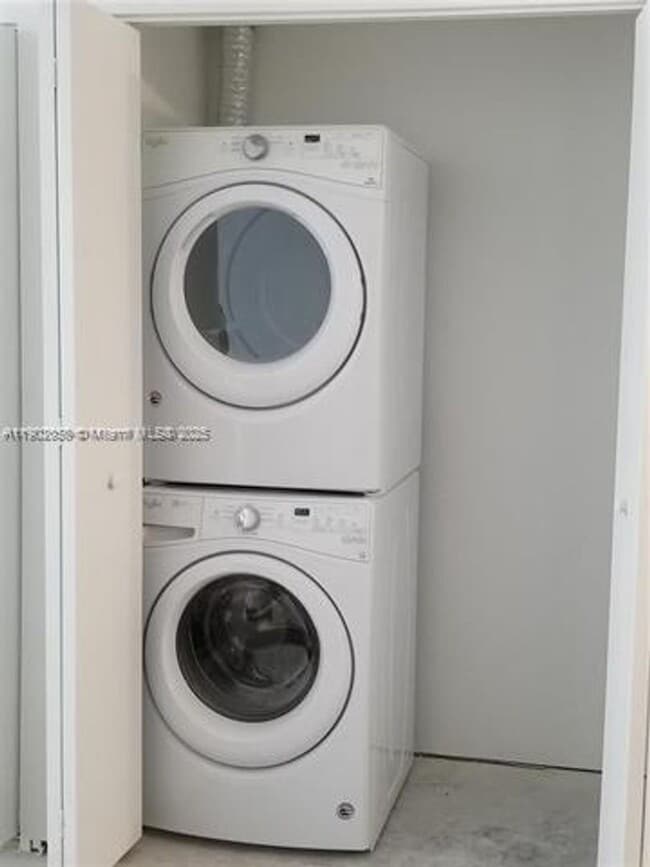 Building Photo - 488 NE 18th St