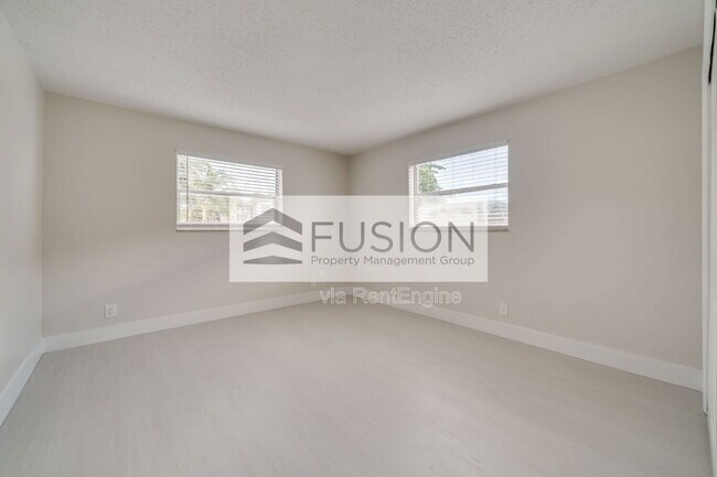 Building Photo - 921 SW 74th Terrace