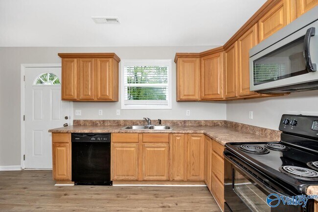 Building Photo - 800 Linwood Dr NW